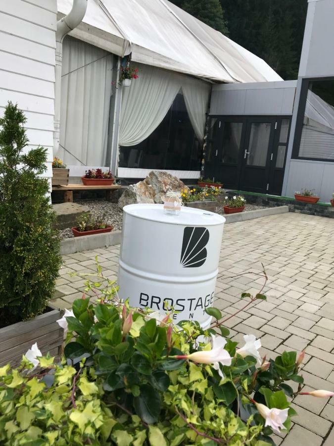 ホテル D' Magic Brosteni エクステリア 写真